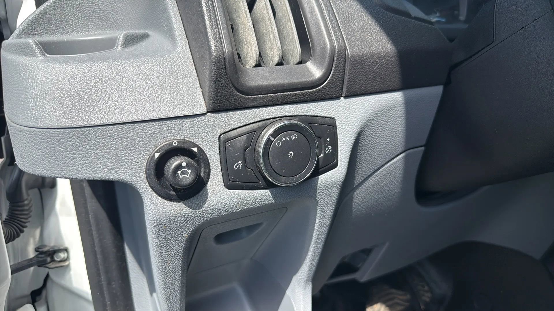 Used 2017 Ford Transit 150 XL RWD image 30