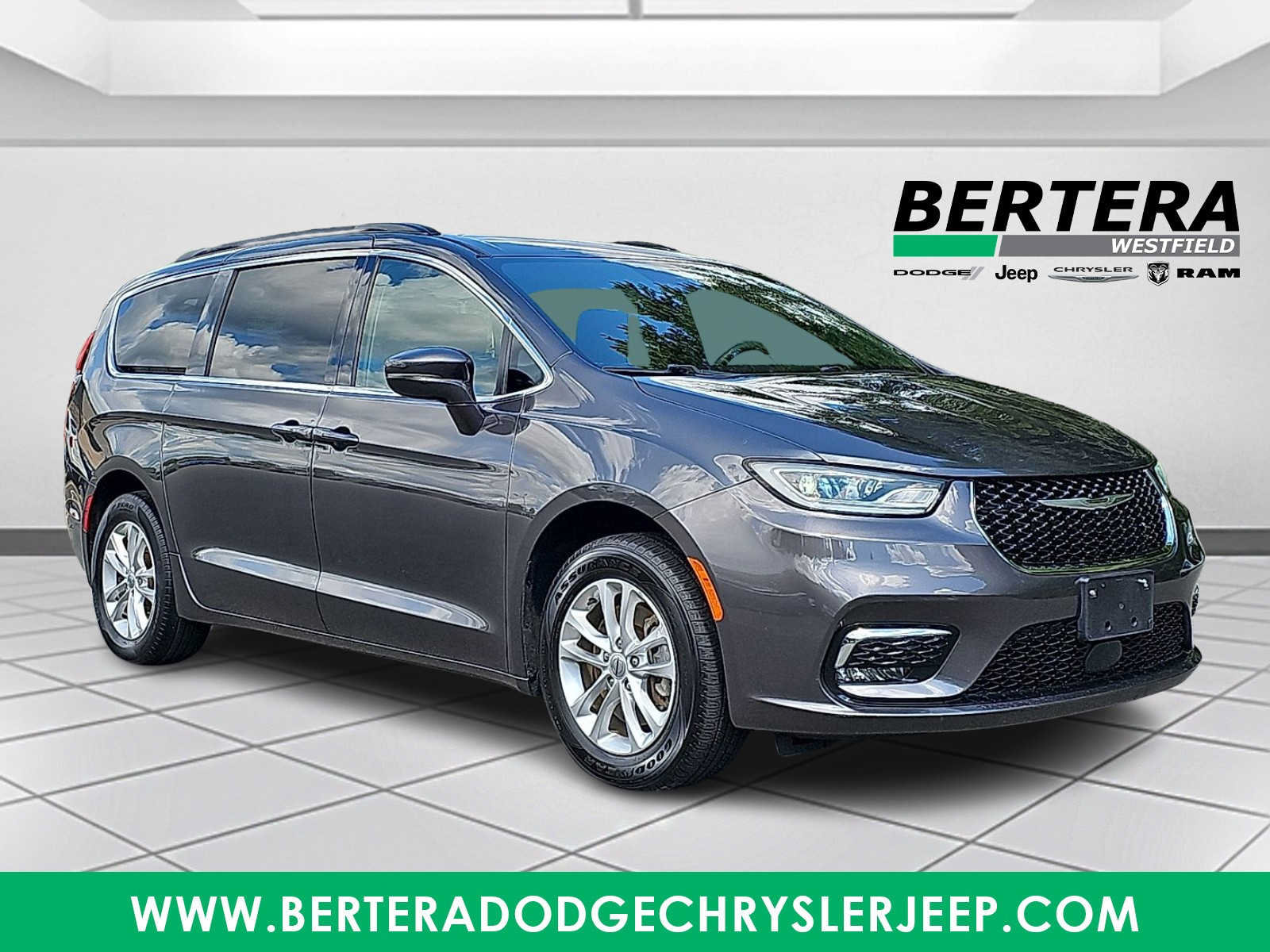 Used 2022 Chrysler Pacifica Touring