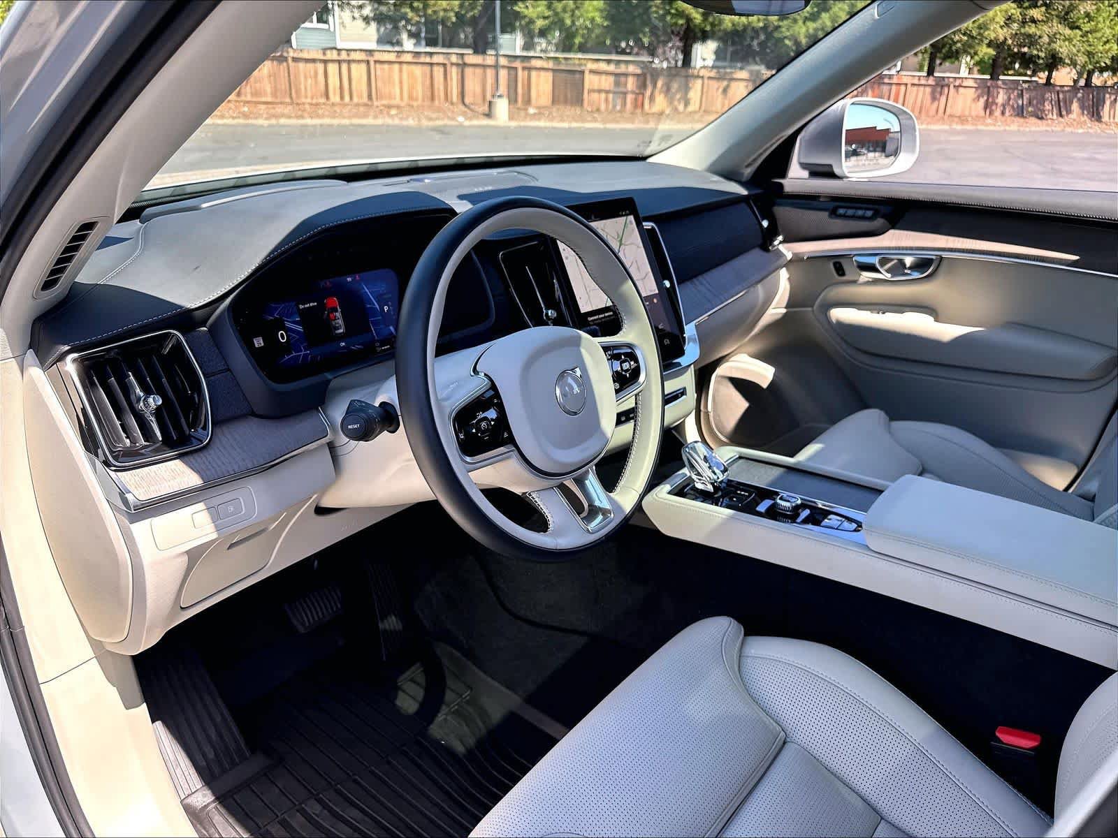 Used 2025 Volvo XC90 T8 Ultra w/ Protection Package Premier AWD/4WD image 17