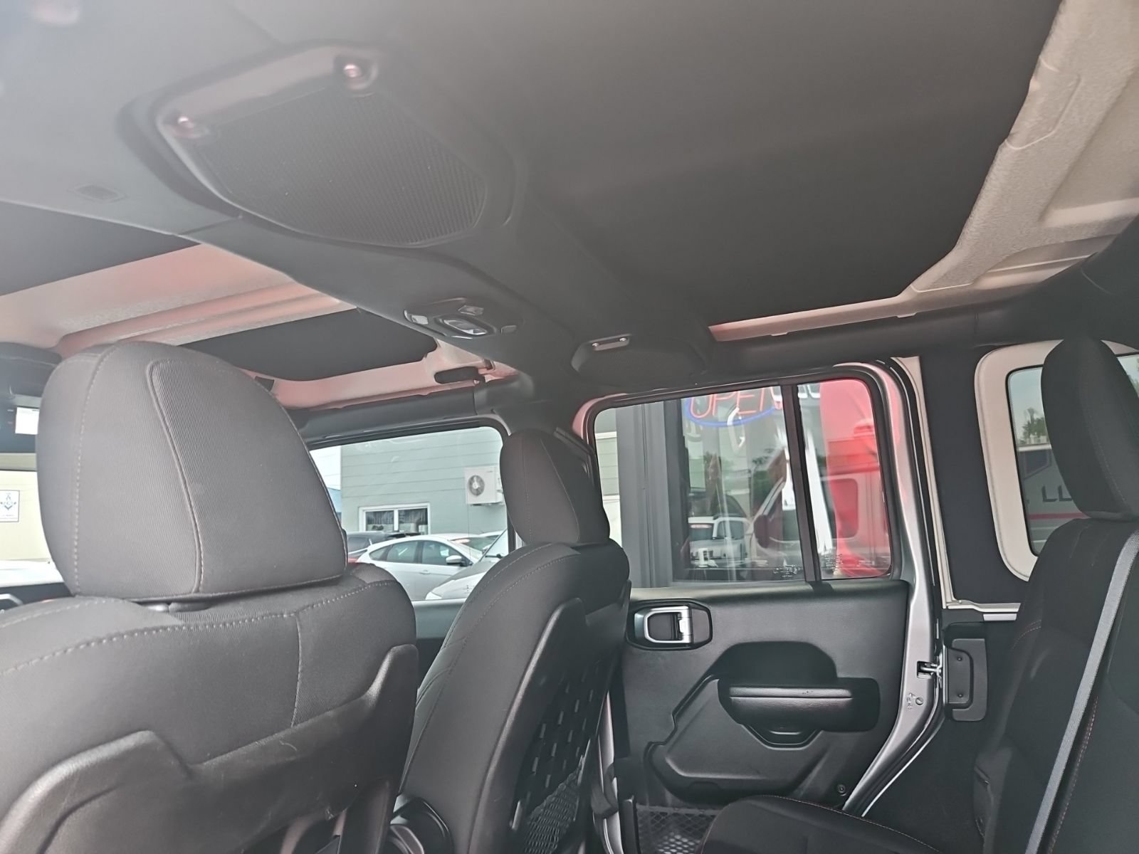 Used 2018 Jeep Wrangler Unlimited Rubicon AWD/4WD image 16