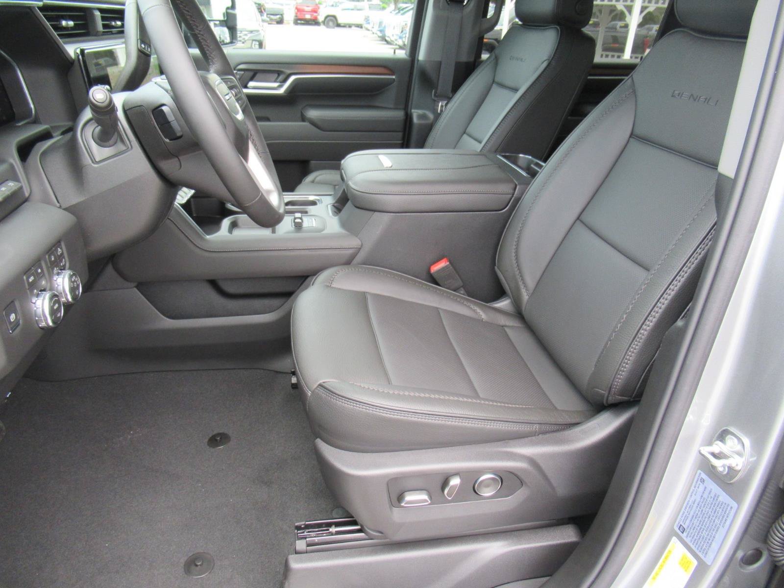 New 2026 GMC Sierra 2500 Denali w/ Denali Reserve Package AWD/4WD image 19