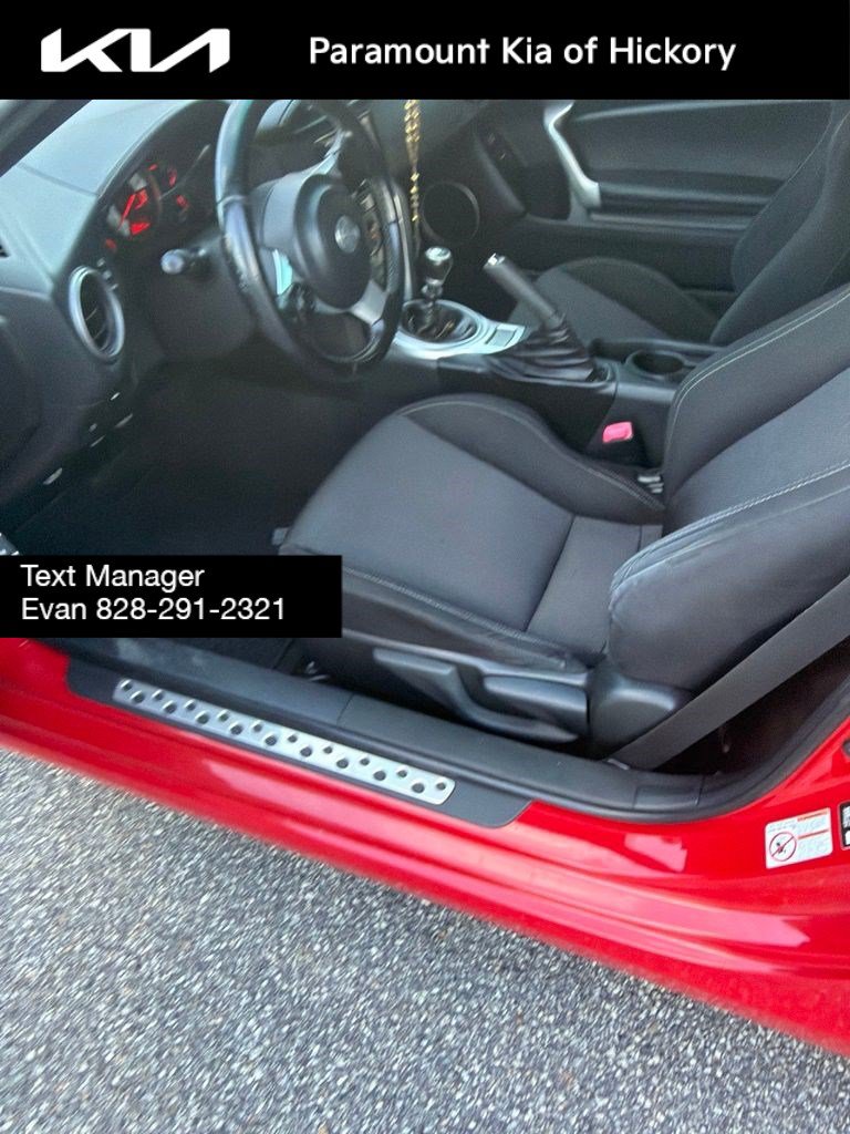 Used 2017 Toyota 86 RWD image 8