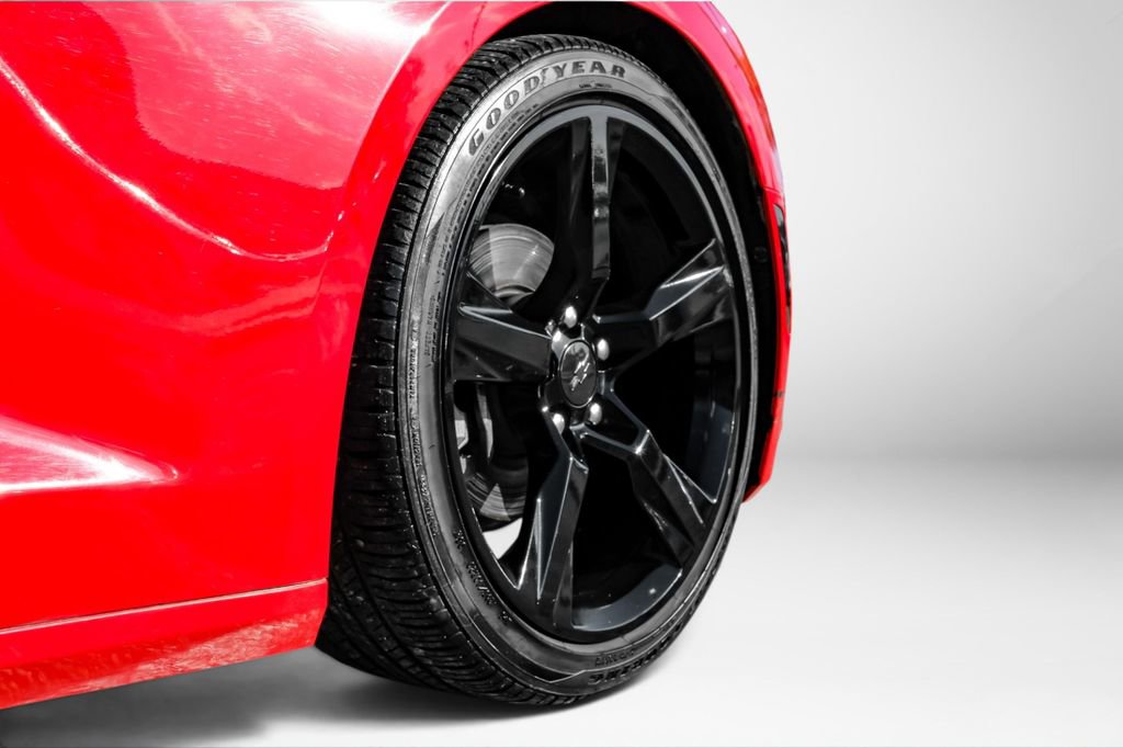Used 2018 Chevrolet Camaro LT RWD image 46