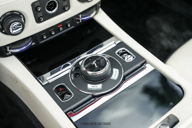 Used 2019 Rolls-Royce Dawn RWD image 56