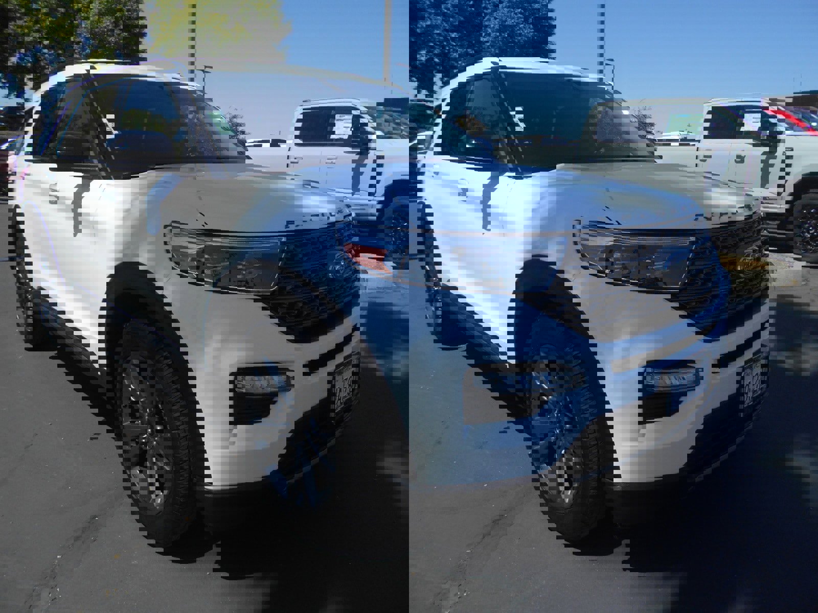 Used 2023 Ford Explorer XLT w/ Equipment Group 202A image 2