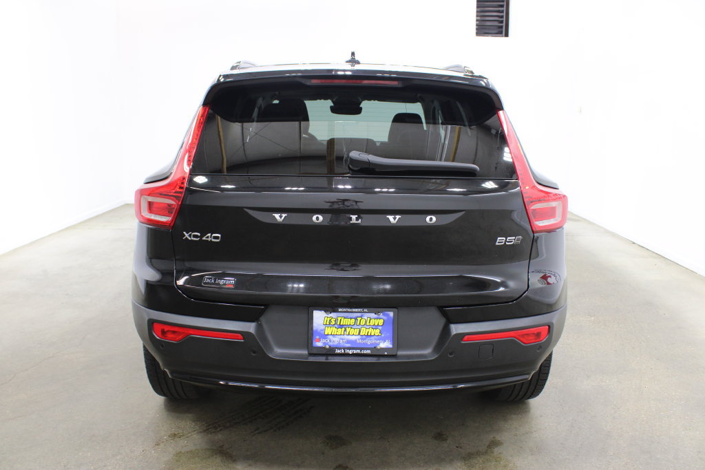 Certified 2026 Volvo XC40 B5 Plus AWD/4WD image 4