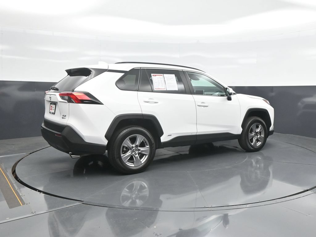 Used 2025 Toyota RAV4 XLE AWD/4WD image 7