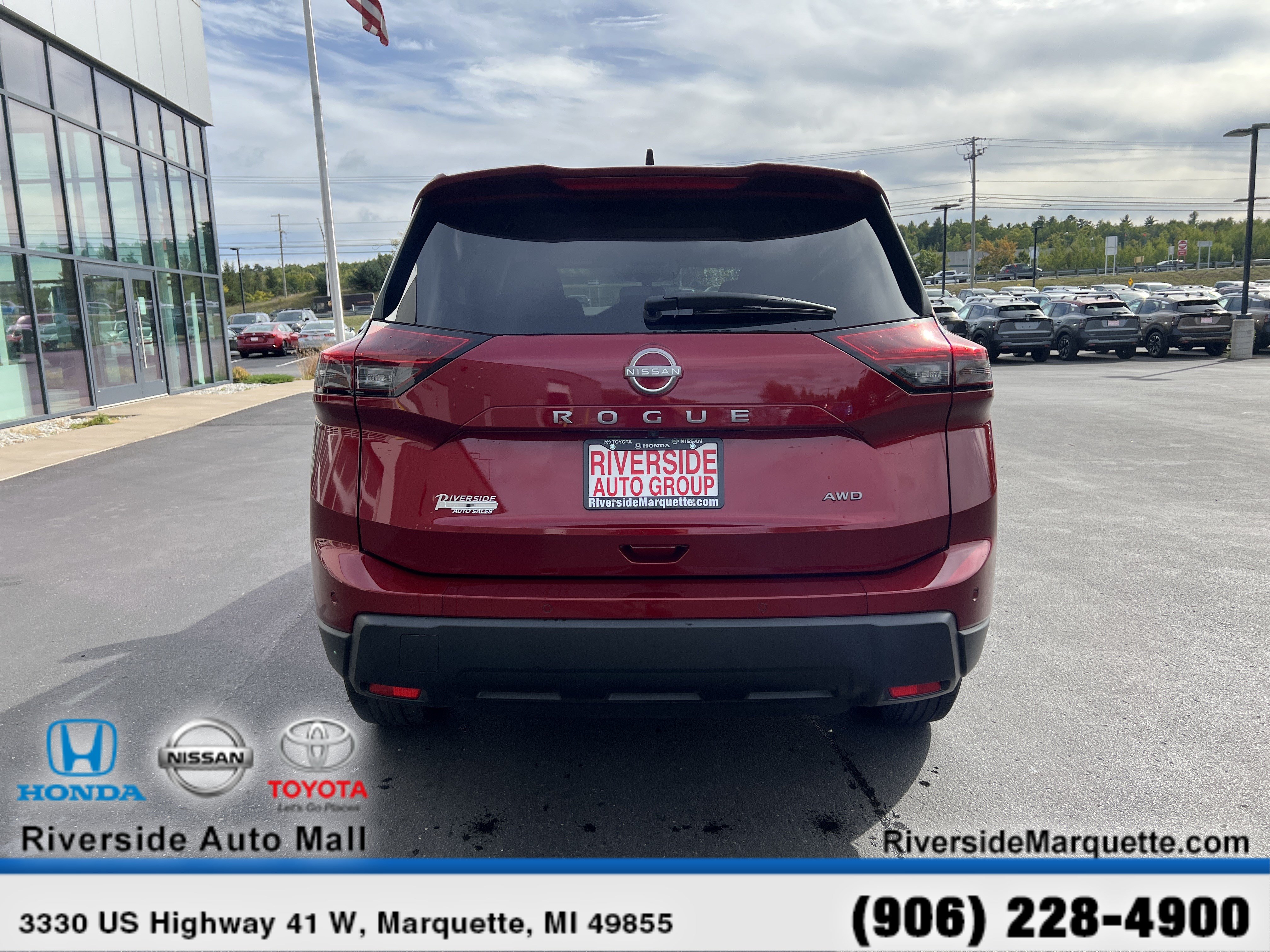 Used 2025 Nissan Rogue S AWD/4WD image 7