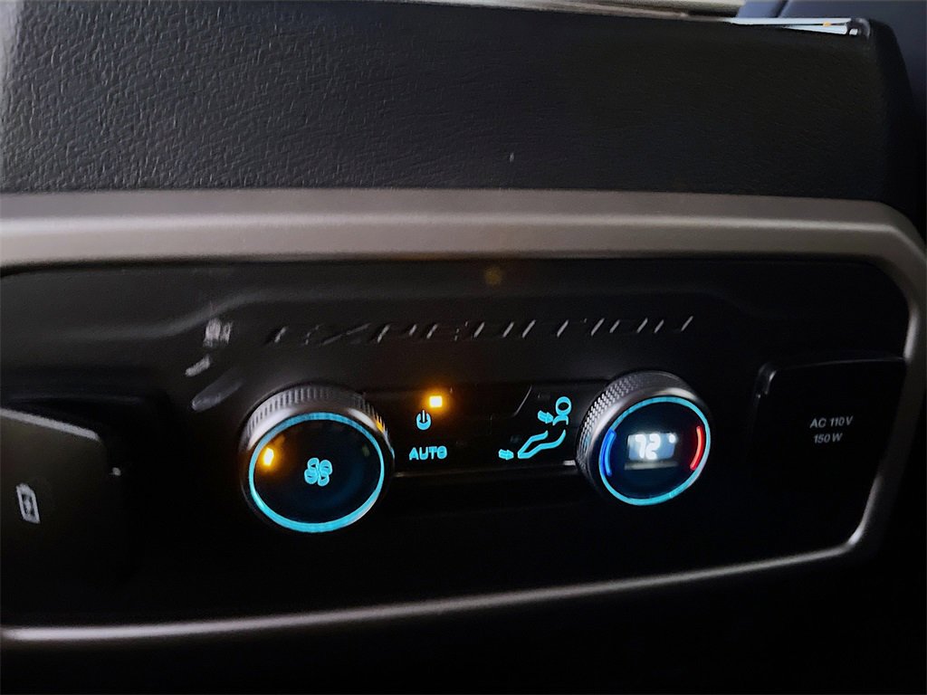 Used 2024 Ford Expedition XLT image 26