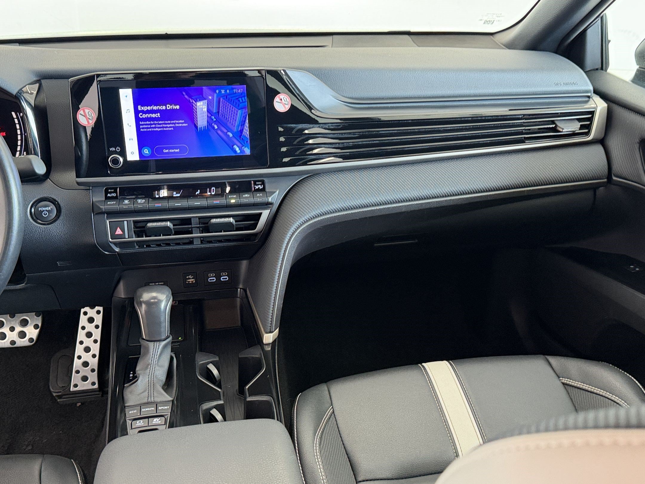 Used 2025 Toyota Camry SE FWD image 29