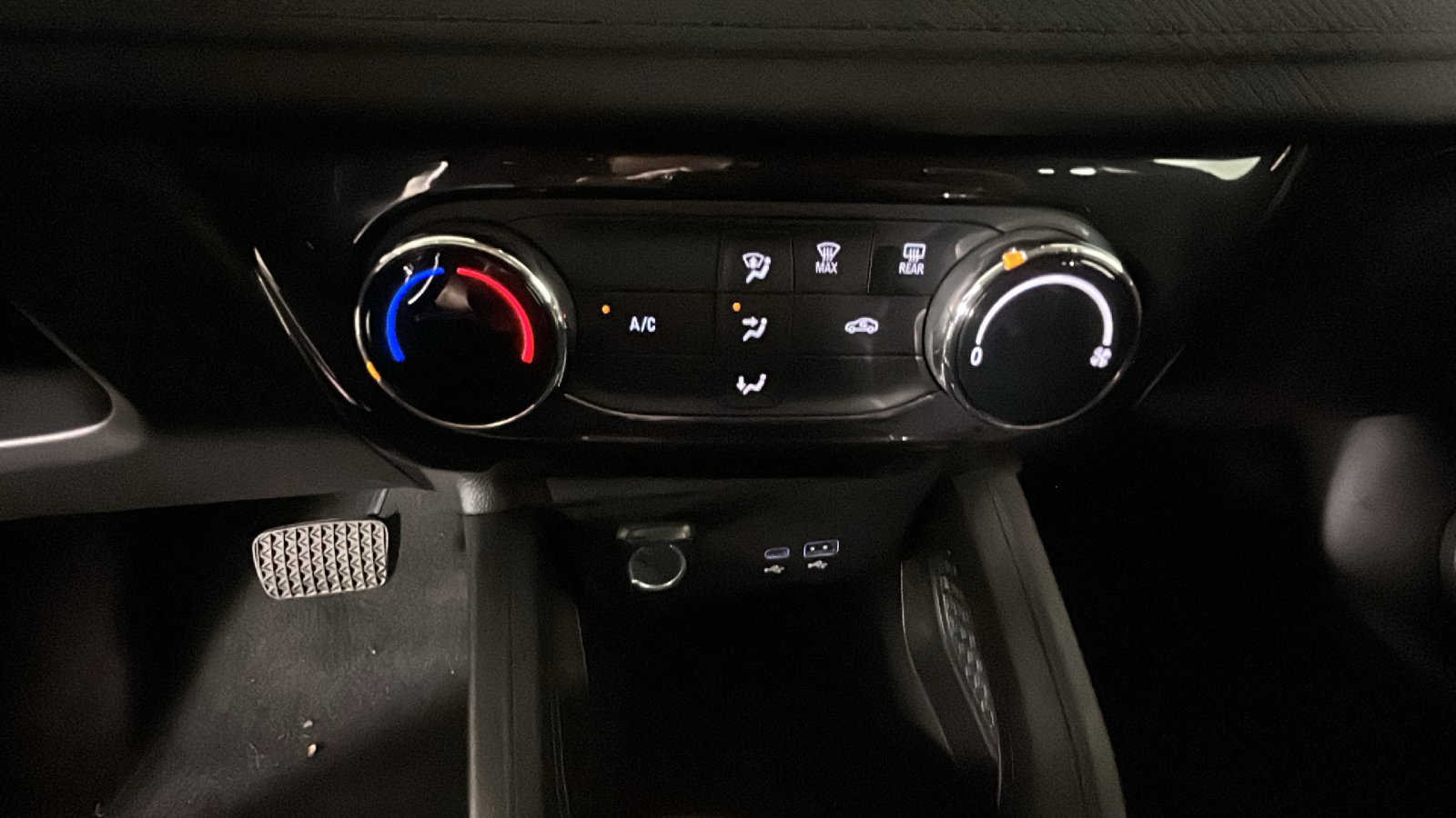 Used 2025 Chevrolet TrailBlazer LT AWD/4WD image 26