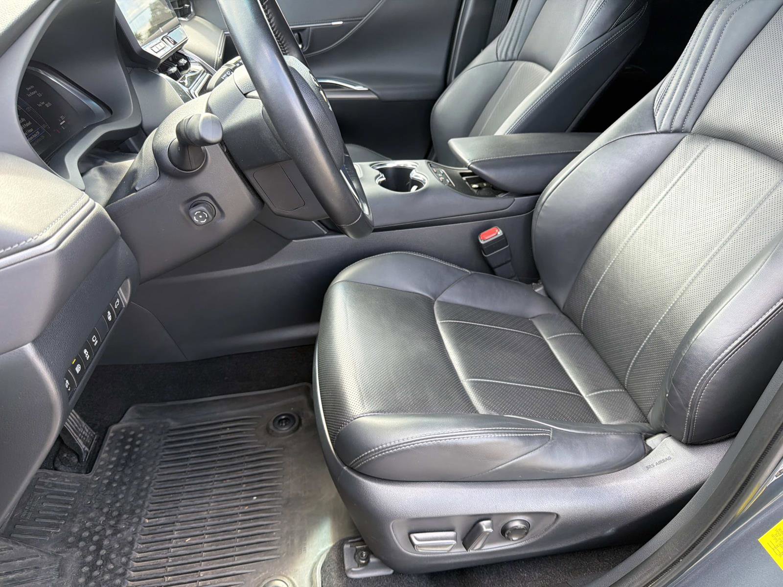 Used 2024 Toyota Venza Limited AWD/4WD image 18