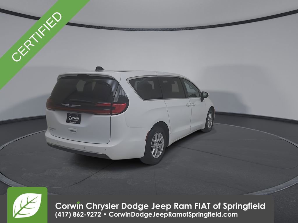 Certified 2023 Chrysler Pacifica Touring-L image 14