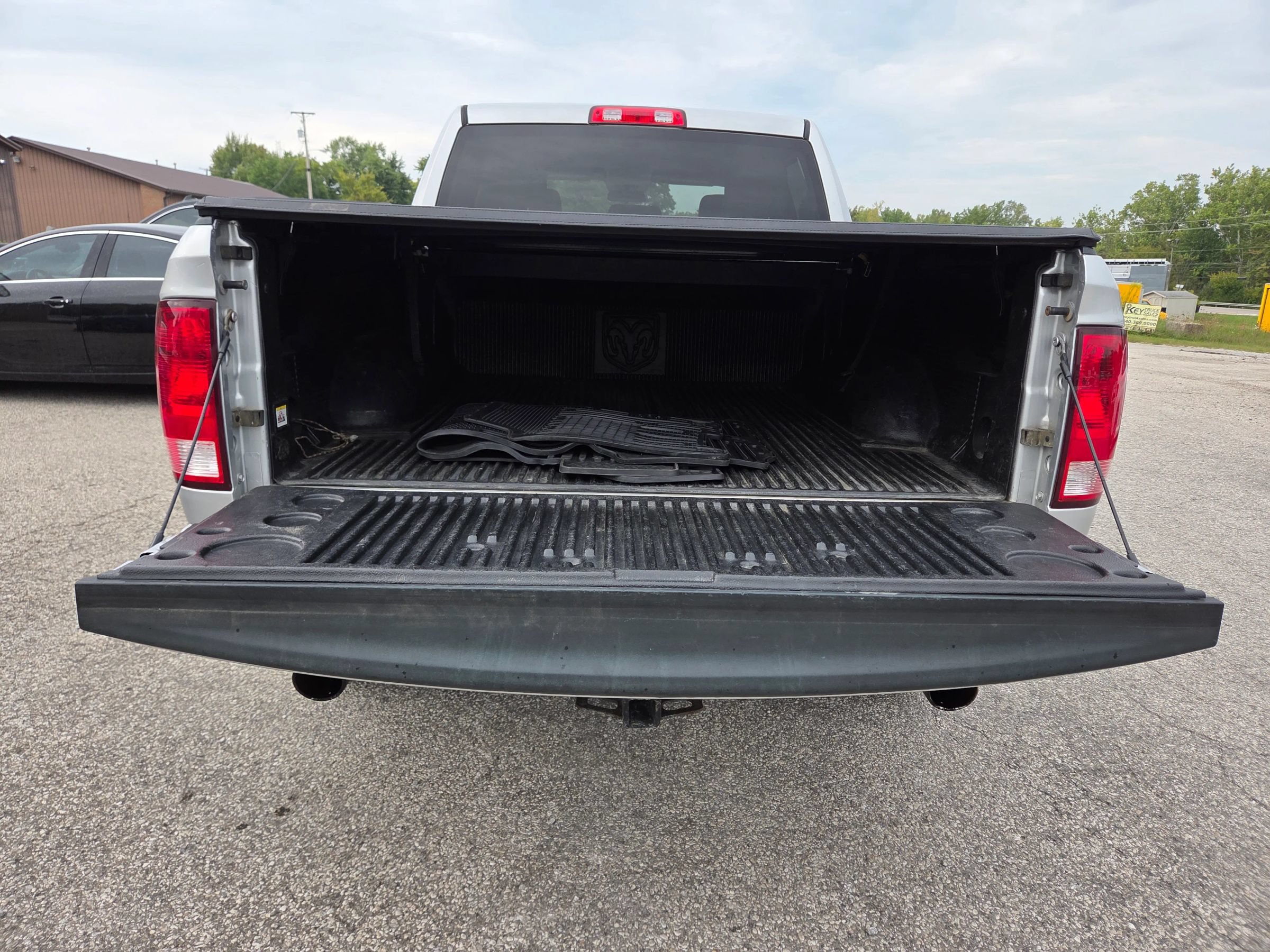 Used 2017 RAM 1500 Express AWD/4WD image 19