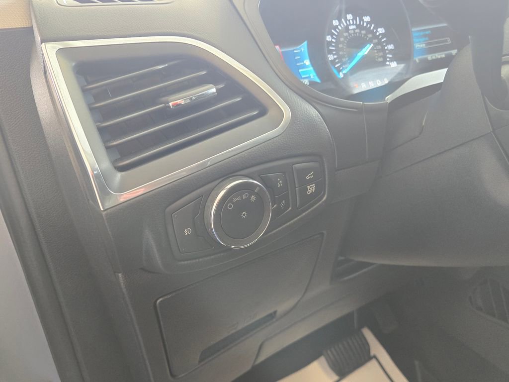 Used 2022 Ford Edge Titanium w/ Equipment Group 301A image 15