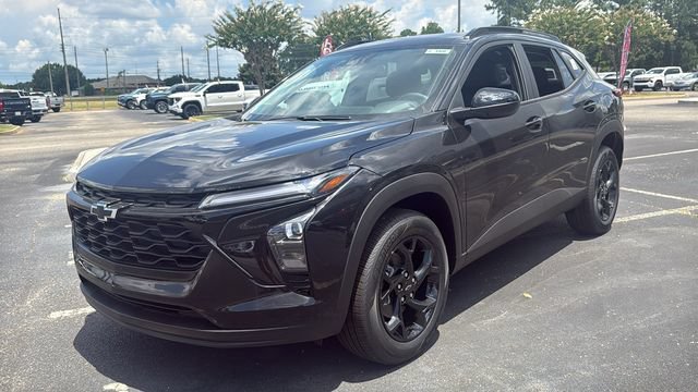 New 2026 Chevrolet Trax LT w/ Driver Confidence Package FWD image 3