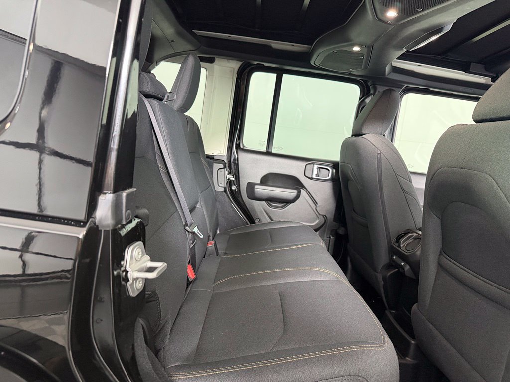 Used 2024 Jeep Wrangler Unlimited AWD/4WD image 19