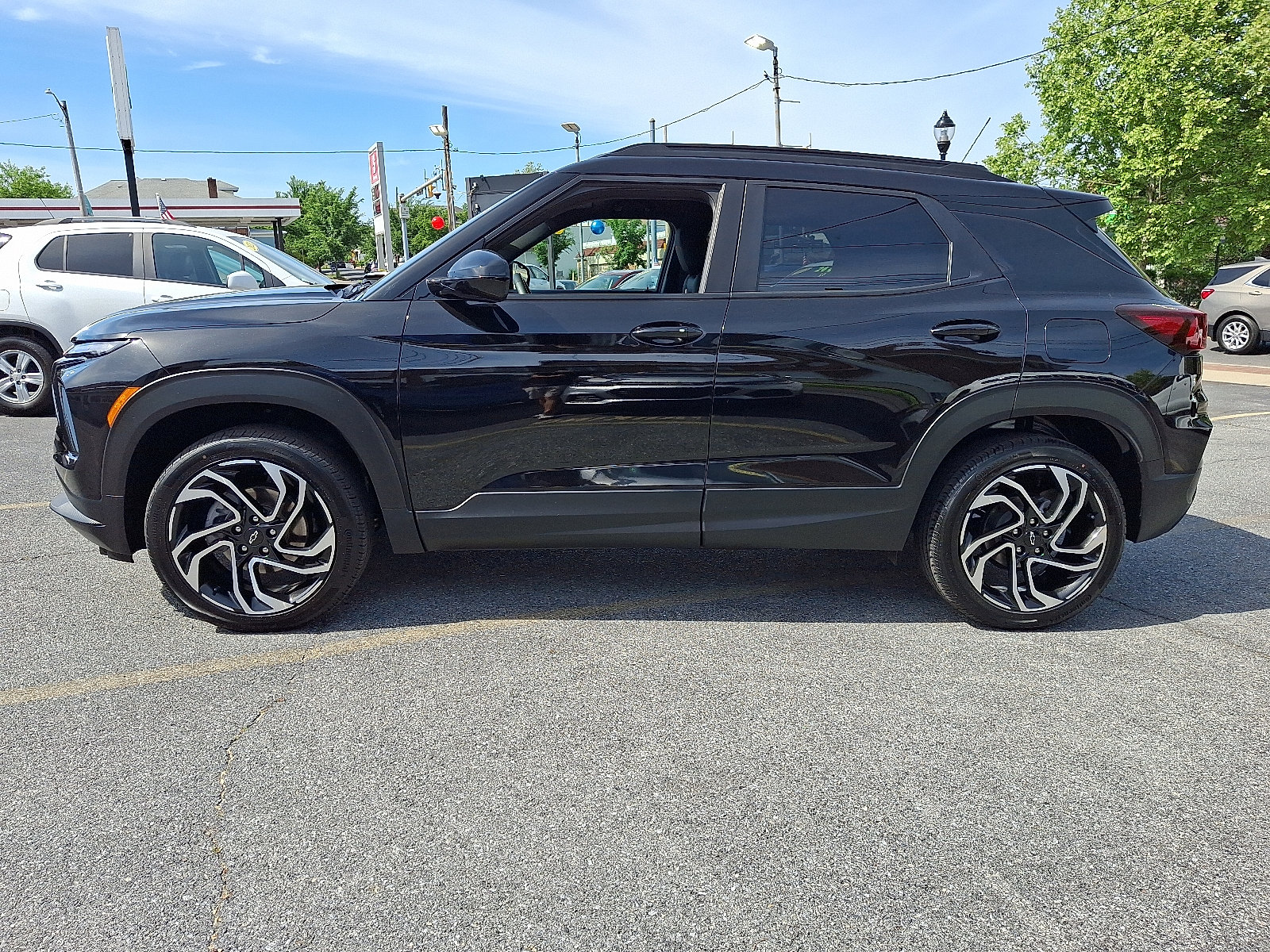 Used 2024 Chevrolet TrailBlazer RS AWD/4WD image 2