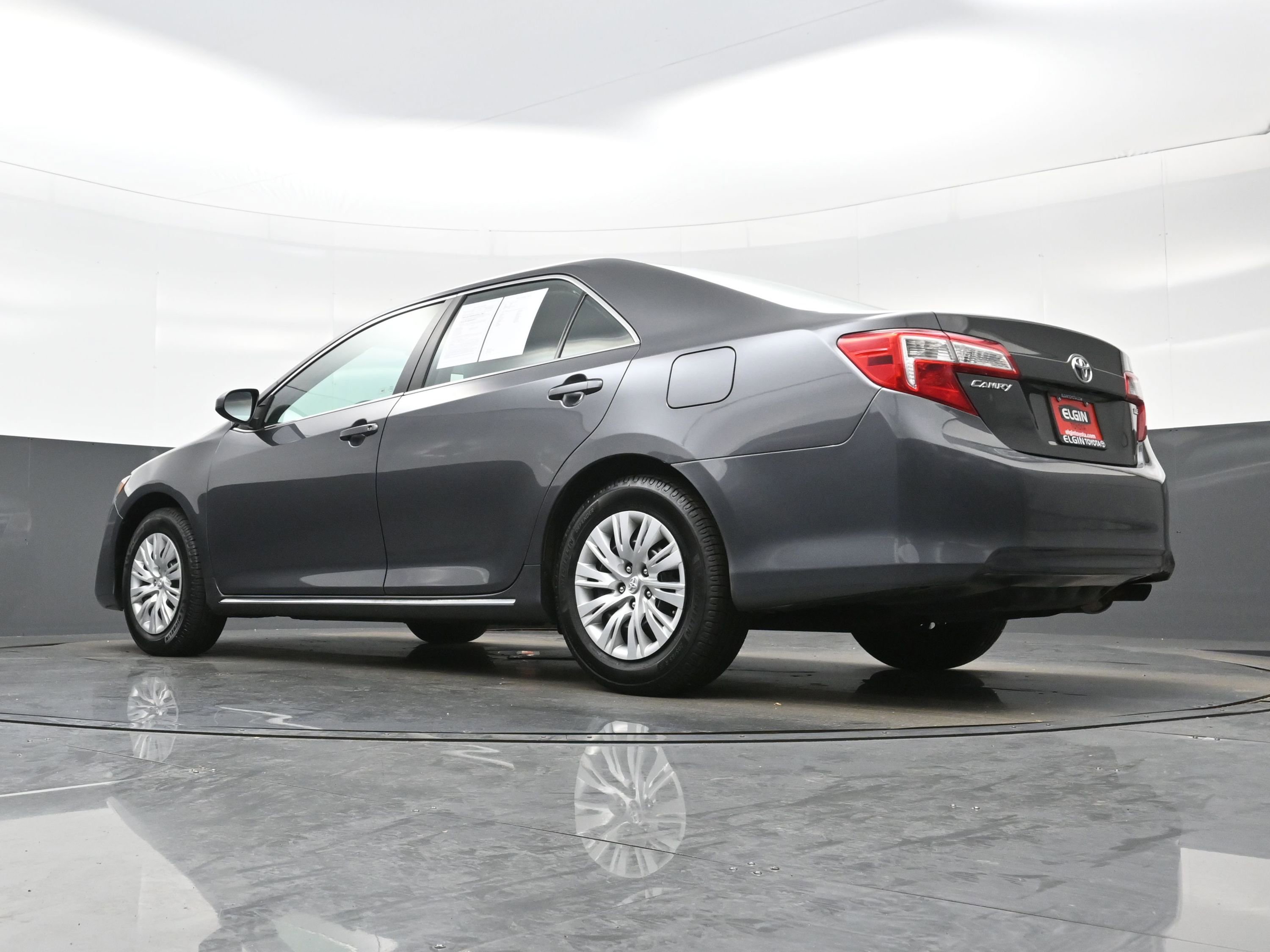 Used 2013 Toyota Camry LE image 25
