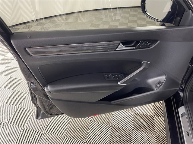 Used 2020 Volkswagen Passat 2.0T R-Line image 16