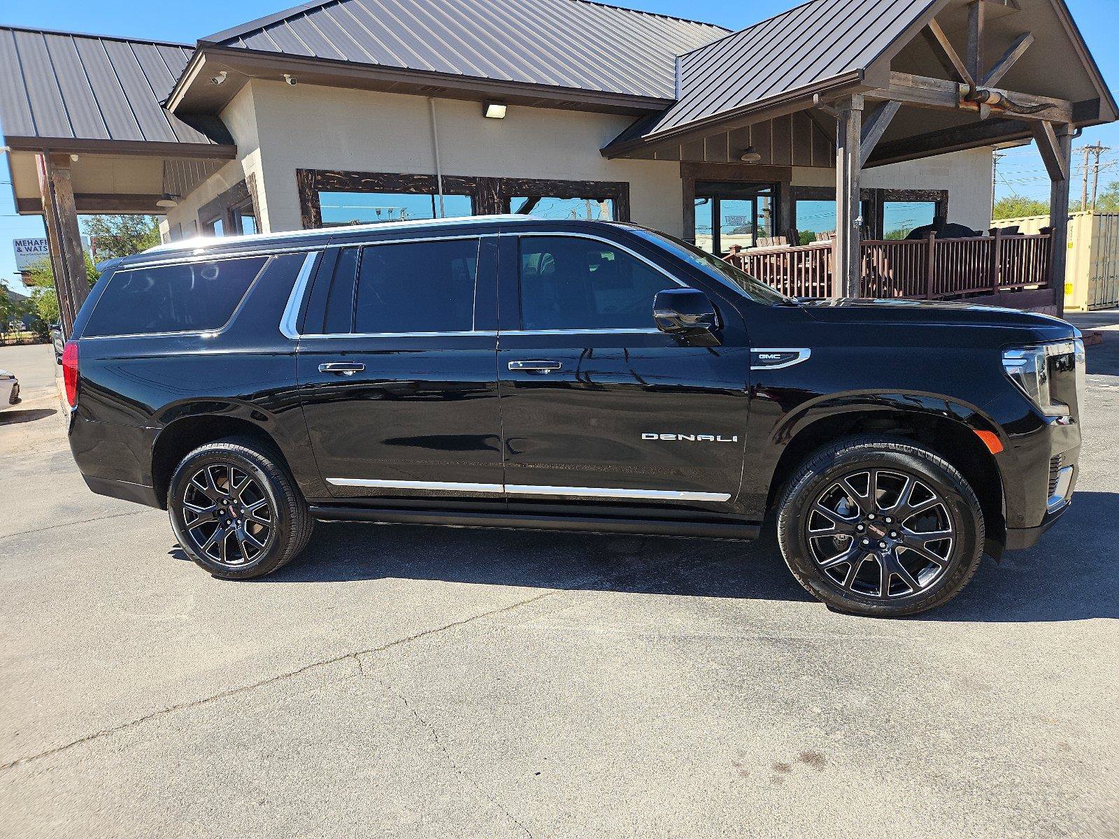 Used 2024 GMC Yukon XL Denali w/ Denali Reserve Package AWD/4WD image 9