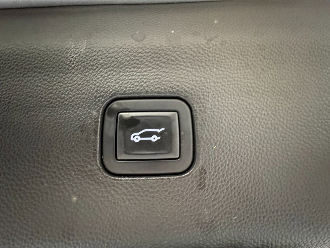 Used 2019 Buick Enclave Essence image 38