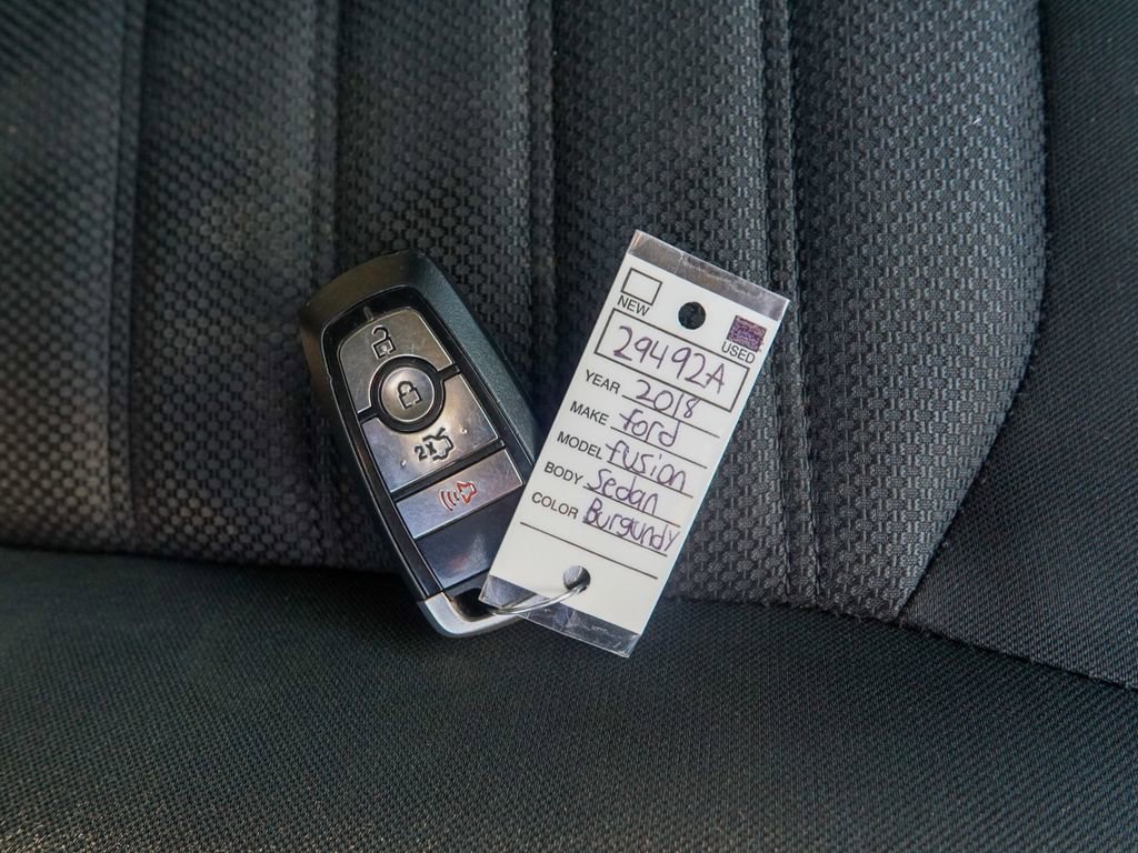 Used 2018 Ford Fusion SE w/ Fusion SE Technology Package FWD image 29