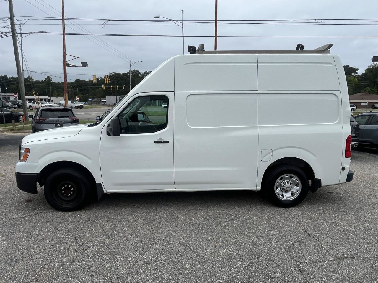 Used 2018 Nissan NV 2500 SV RWD image 11