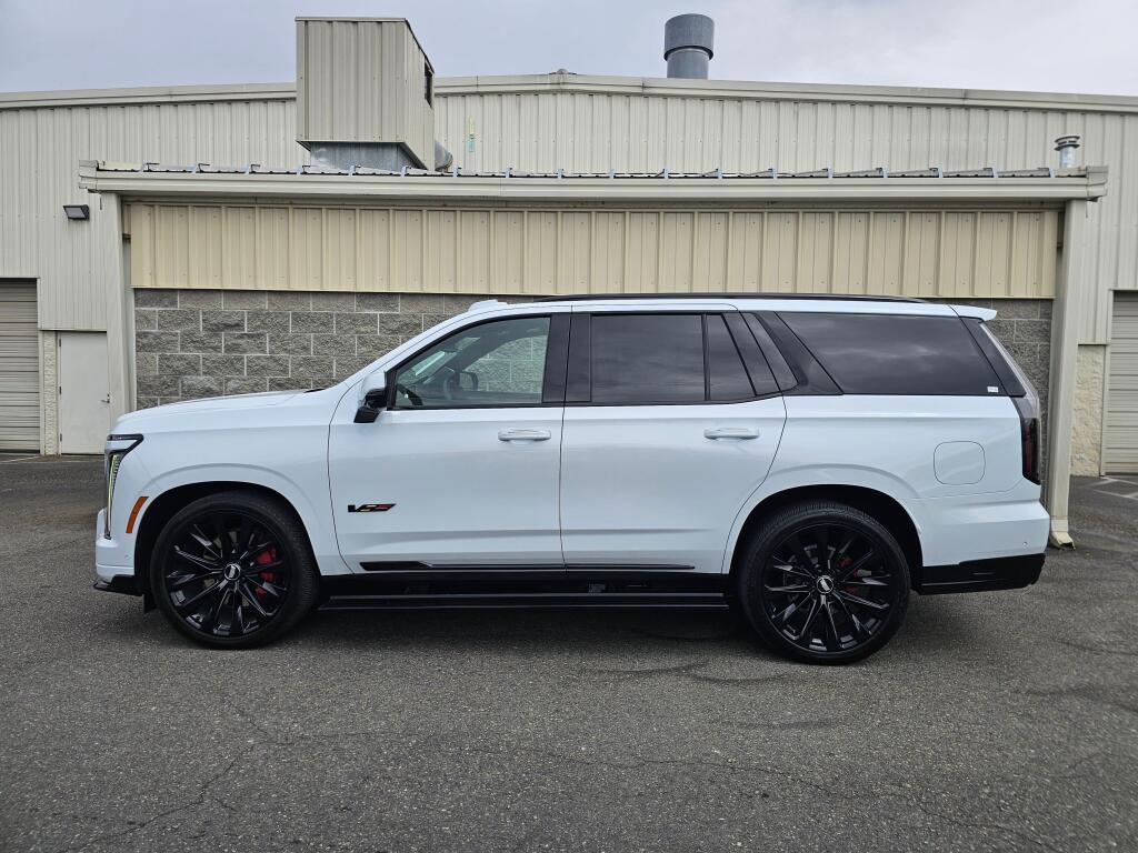 Used 2026 Cadillac Escalade V AWD/4WD image 3
