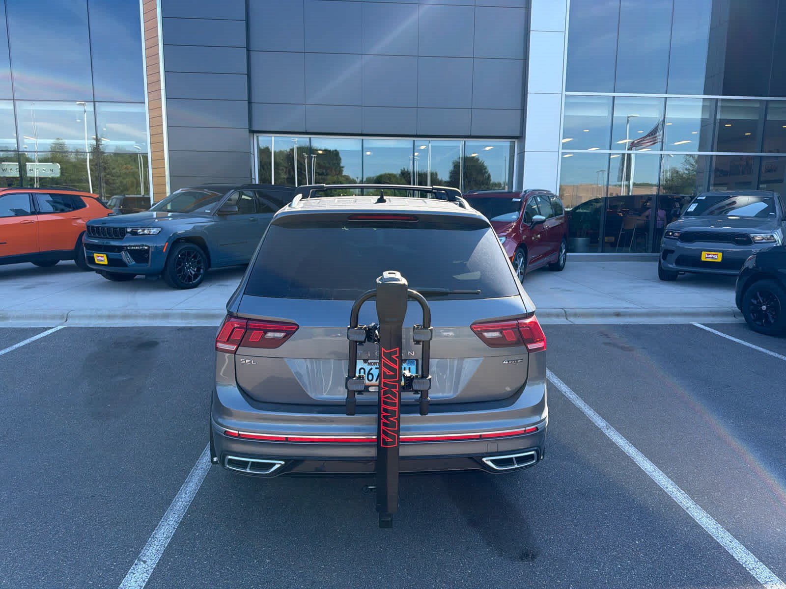 Used 2022 Volkswagen Tiguan SEL R-Line AWD/4WD image 7