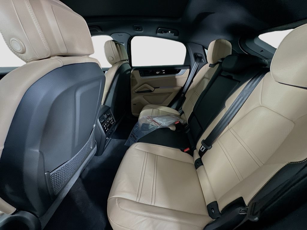Certified 2026 Porsche Cayenne Coupe AWD/4WD image 23