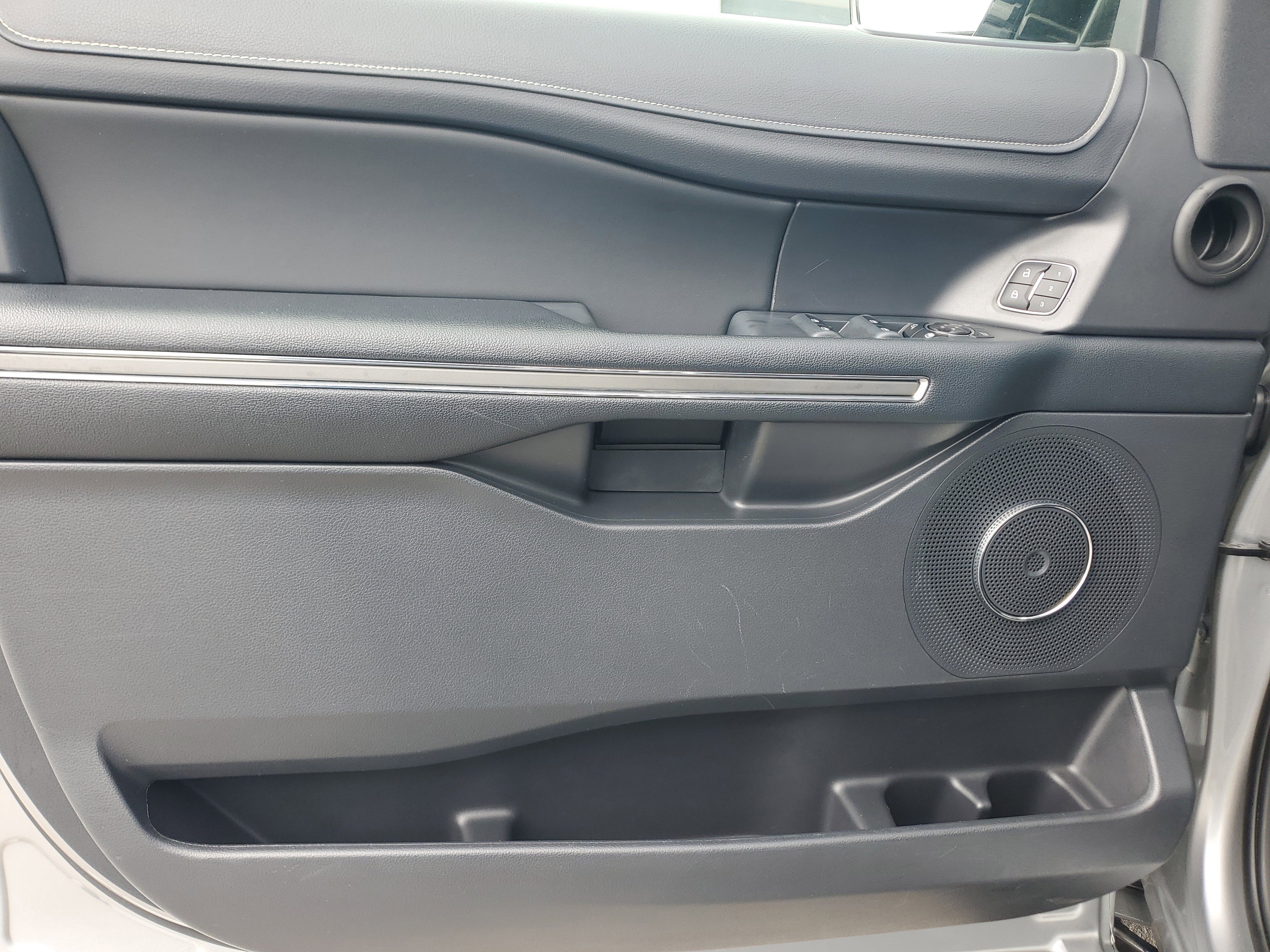 Used 2024 Ford Expedition Max XLT image 28