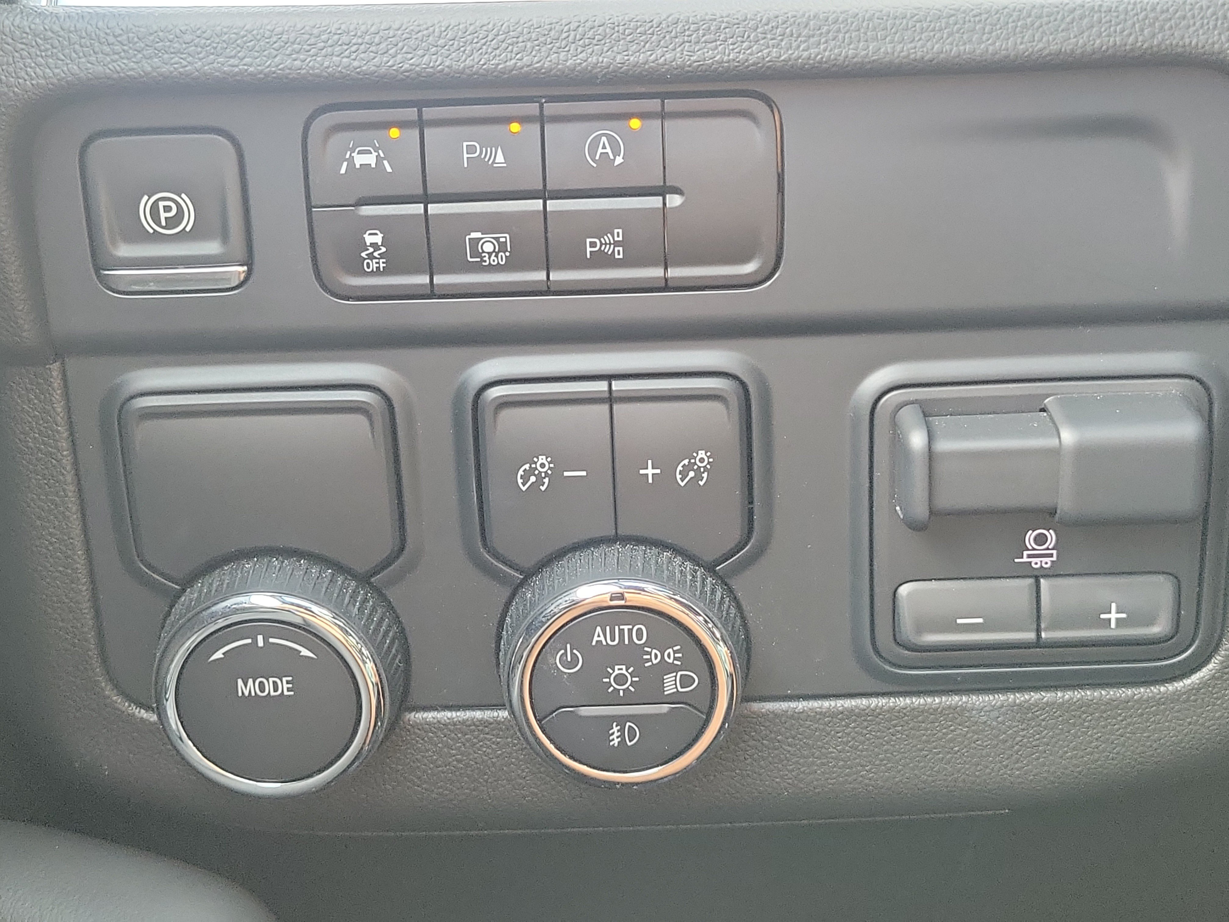 Used 2025 Chevrolet Suburban RST w/ Comfort Package RWD image 29