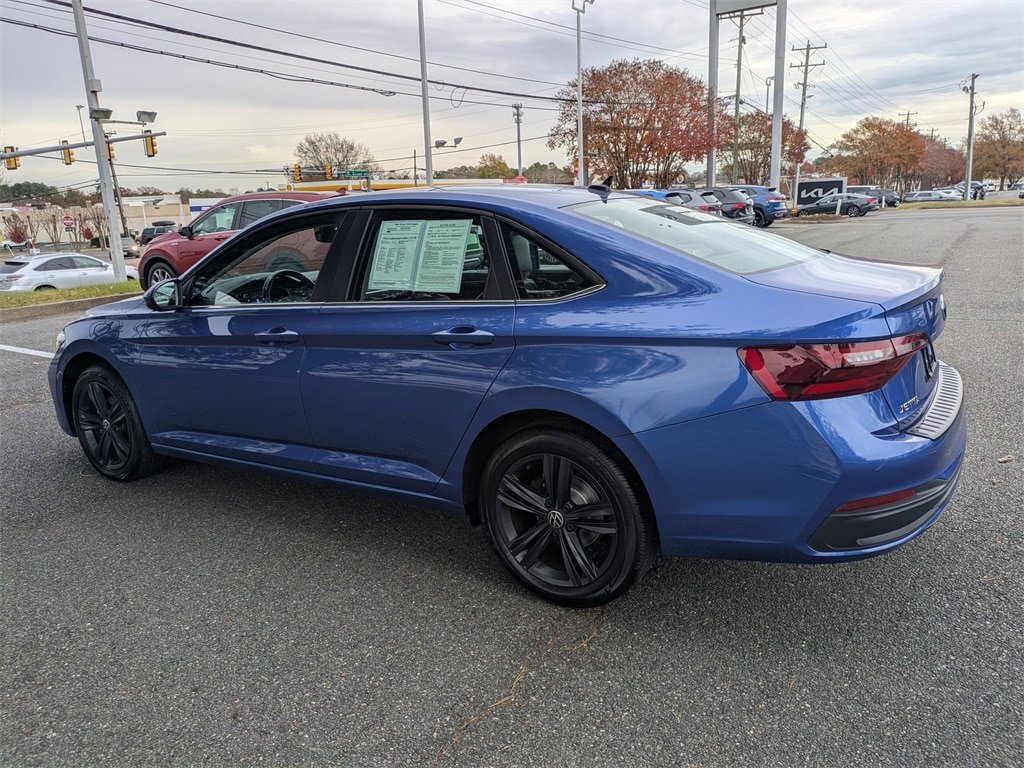 Used 2023 Volkswagen Jetta SE FWD image 6