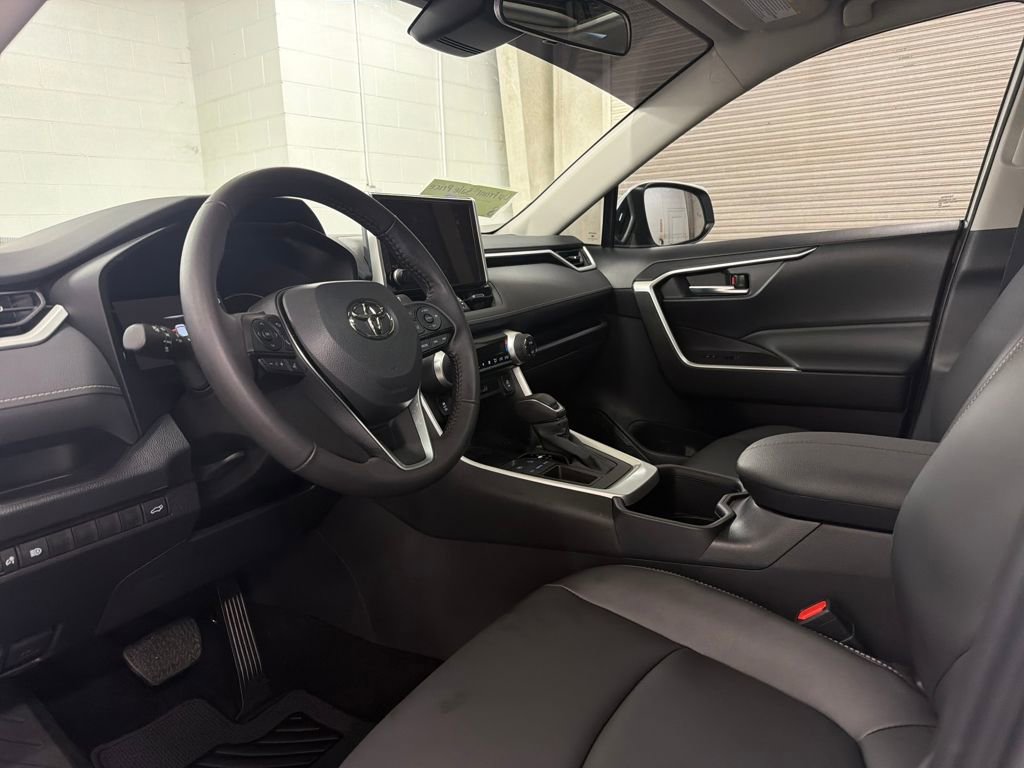 Used 2025 Toyota RAV4 XLE Premium image 6