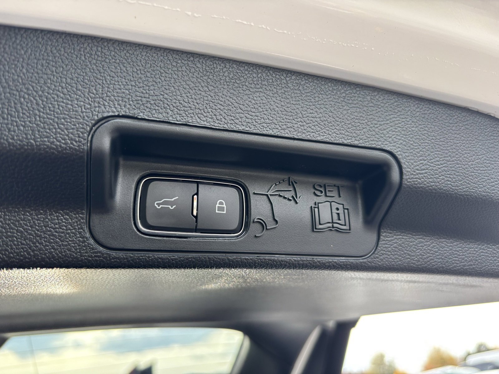 Used 2020 Ford Explorer XLT w/ Equipment Group 202A image 24