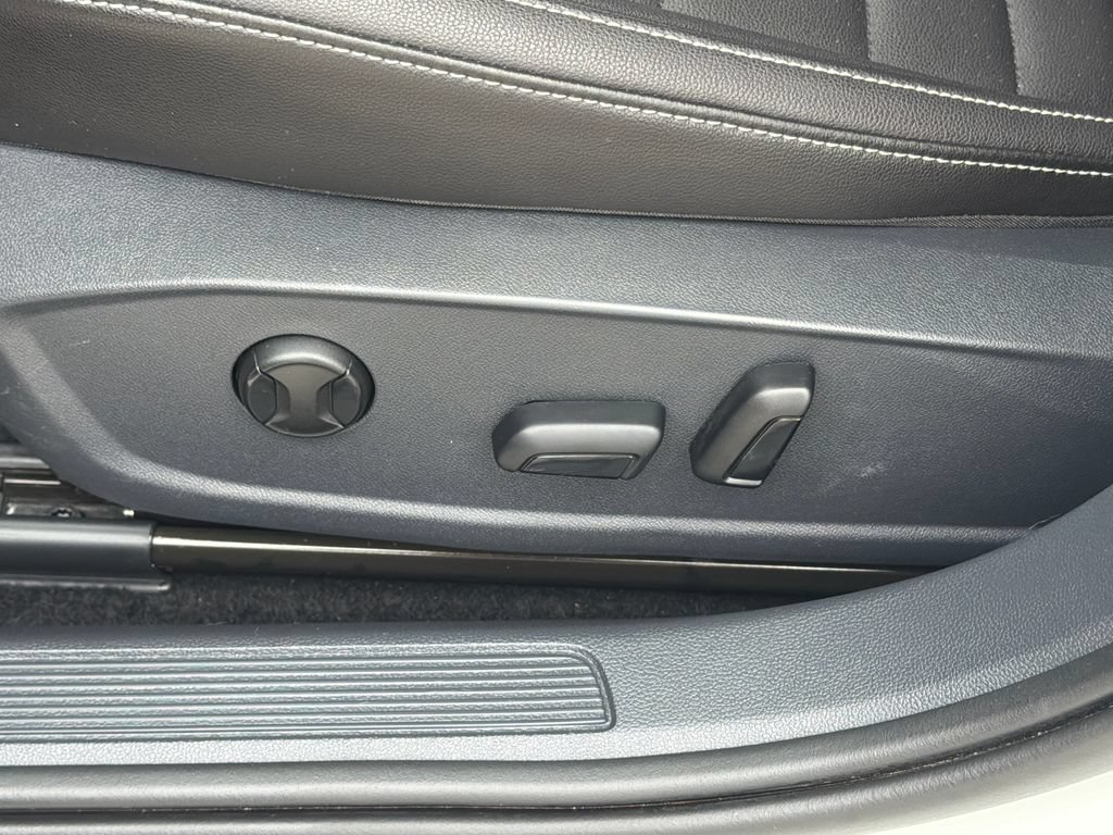 Certified 2023 Volkswagen Jetta SE w/ Panoramic Sunroof Package FWD image 10