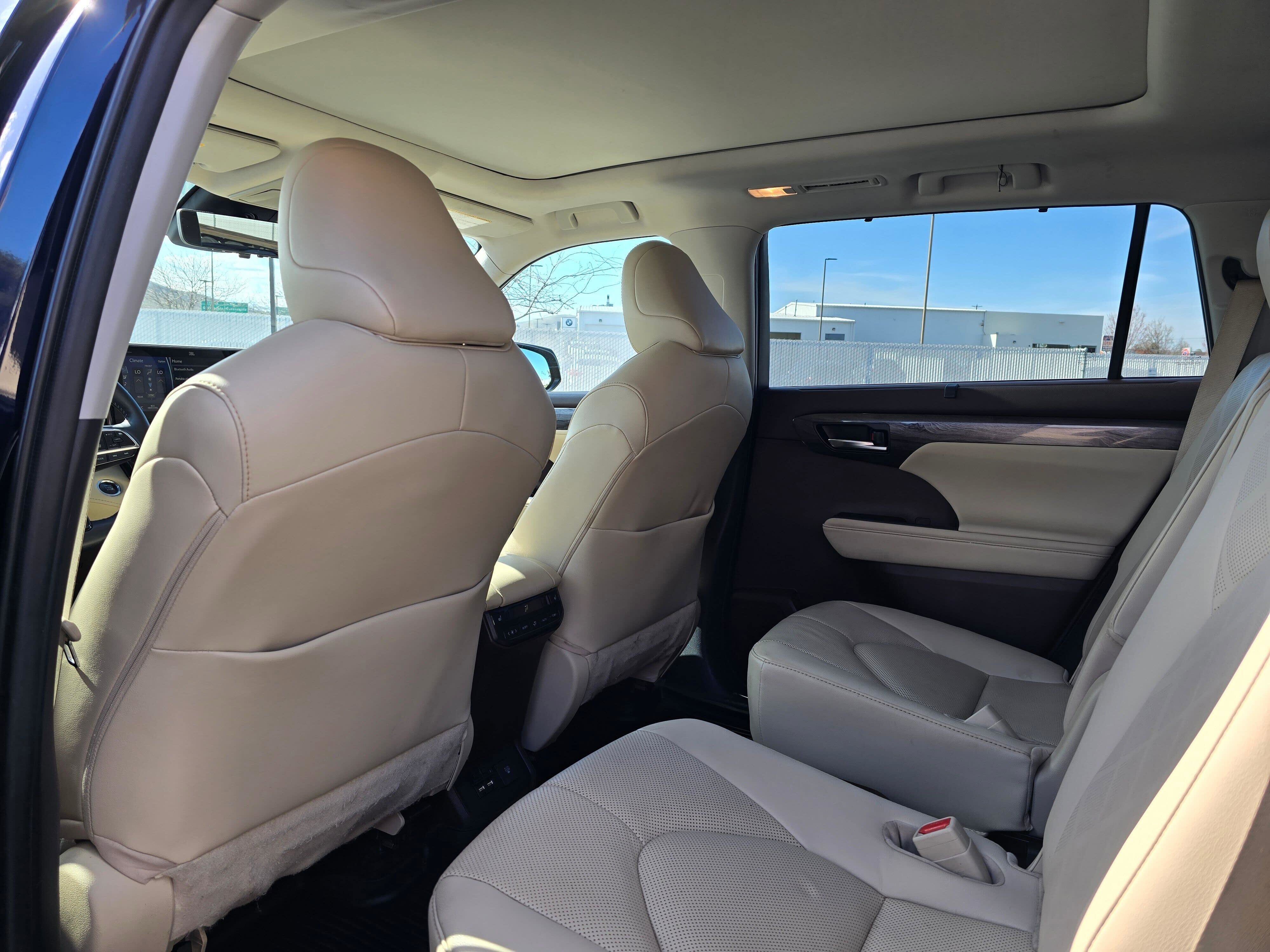 Used 2020 Toyota Highlander Platinum image 11