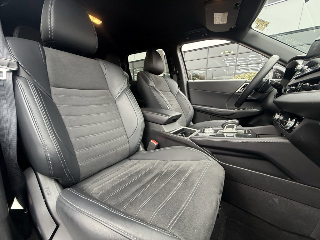 Used 2024 Mitsubishi Outlander SE image 27