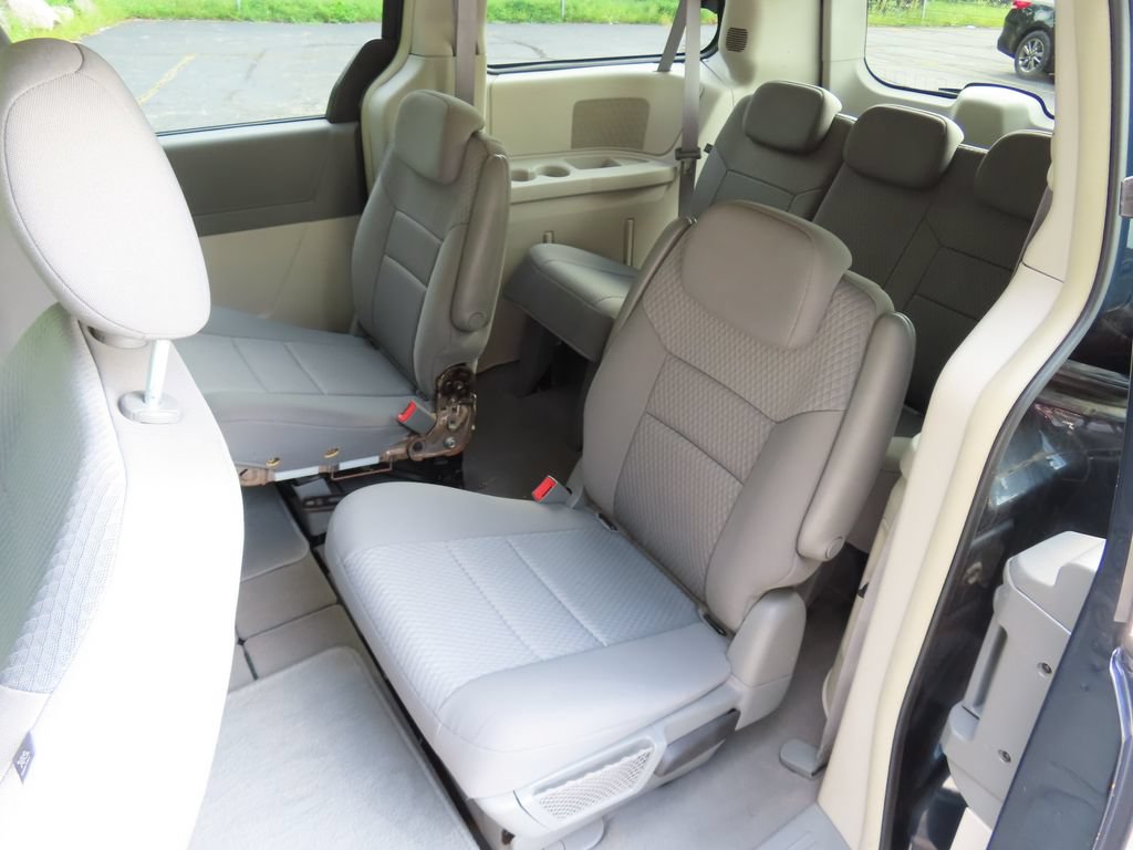 Used 2009 Chrysler Town & Country LX FWD image 22