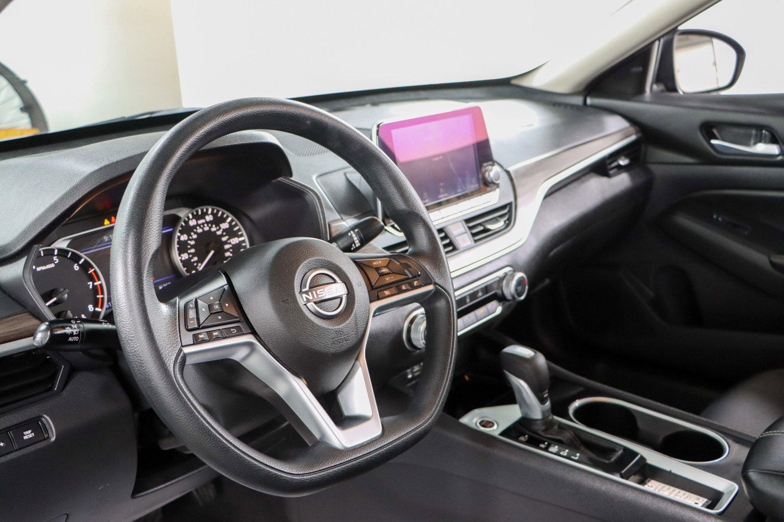 Used 2024 Nissan Altima 2.5 SV image 22