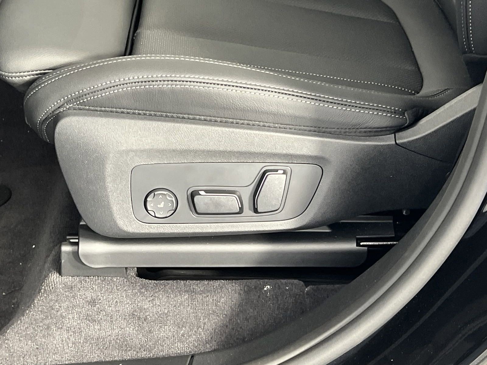 Used 2024 BMW X3 sDrive30i w/ Premium Package w/ZPA image 13