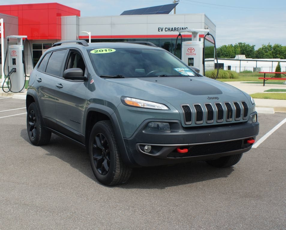 Used 2015 Jeep Cherokee Trailhawk w/ Comfort/Convenience Group AWD/4WD image 2
