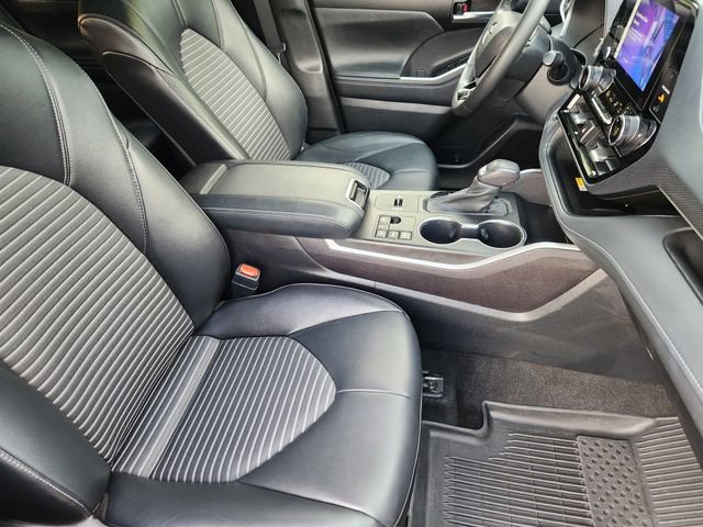 Used 2023 Toyota Highlander XSE image 12