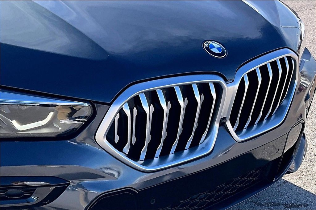 Used 2022 BMW X6 xDrive40i w/ M Sport Package image 28