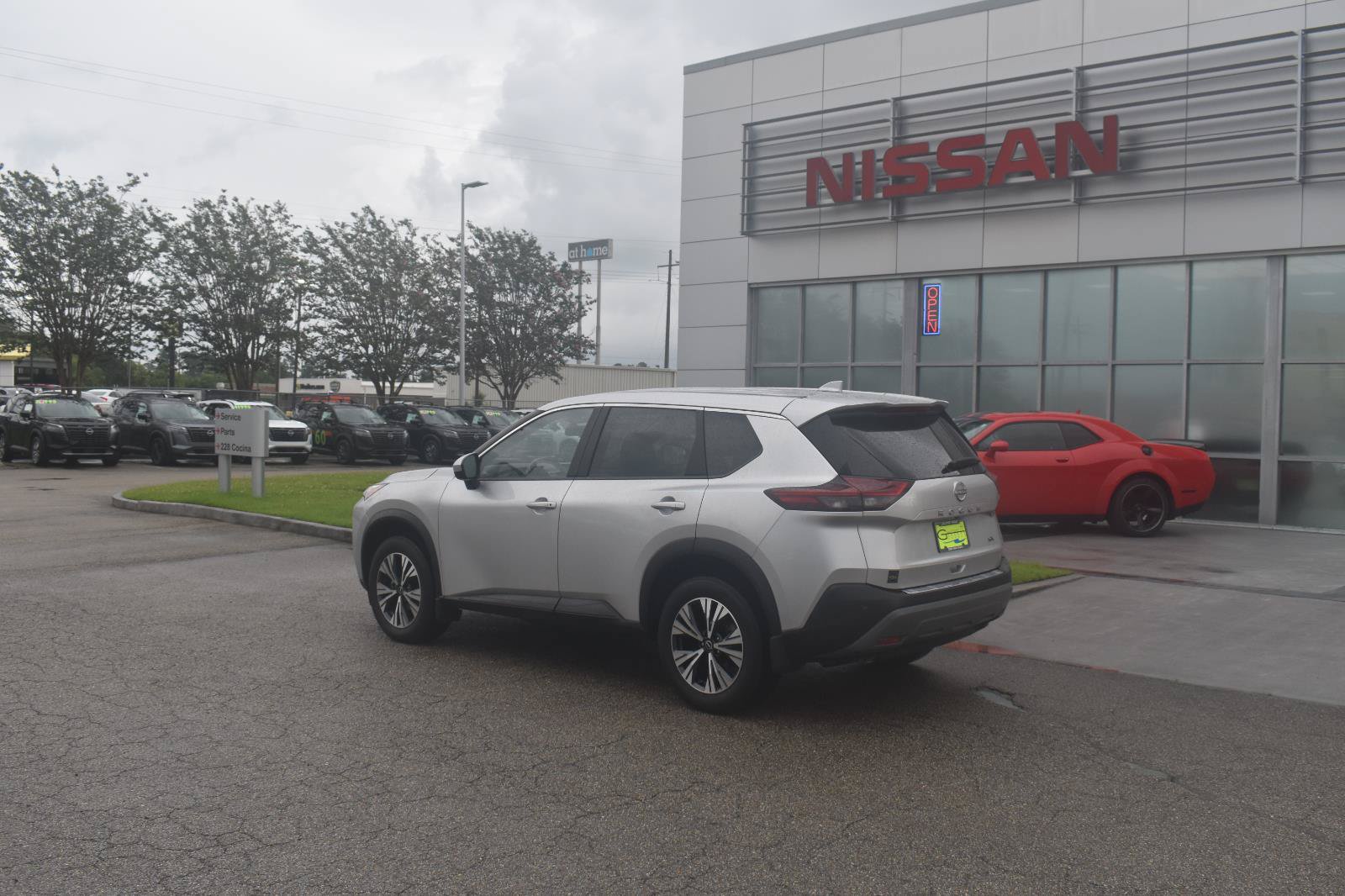 Used 2023 Nissan Rogue SV FWD image 5