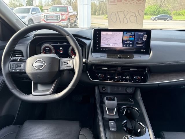 Used 2025 Nissan Rogue Platinum image 9