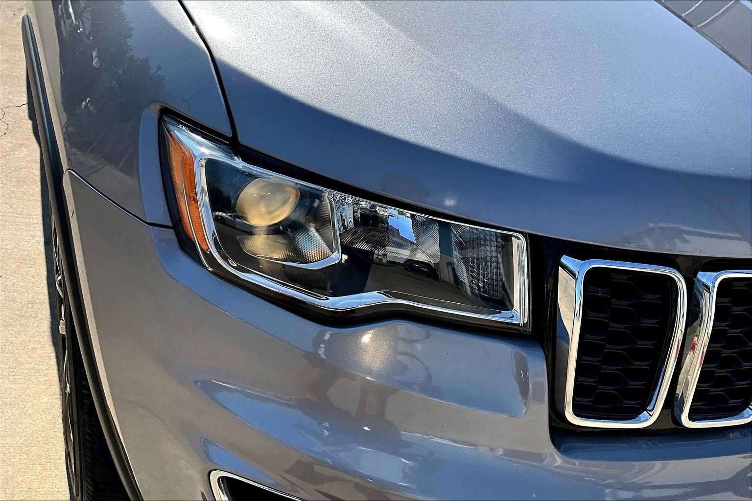 Used 2021 Jeep Grand Cherokee Laredo image 25