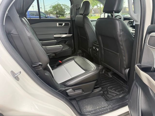 Used 2023 Ford Explorer XLT w/ Equipment Group 202A AWD/4WD image 16