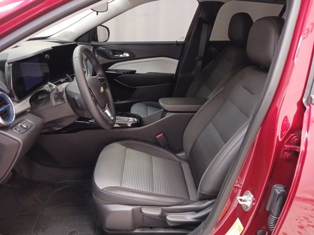 Used 2025 Chevrolet Trax LT w/ Driver Confidence Package image 12